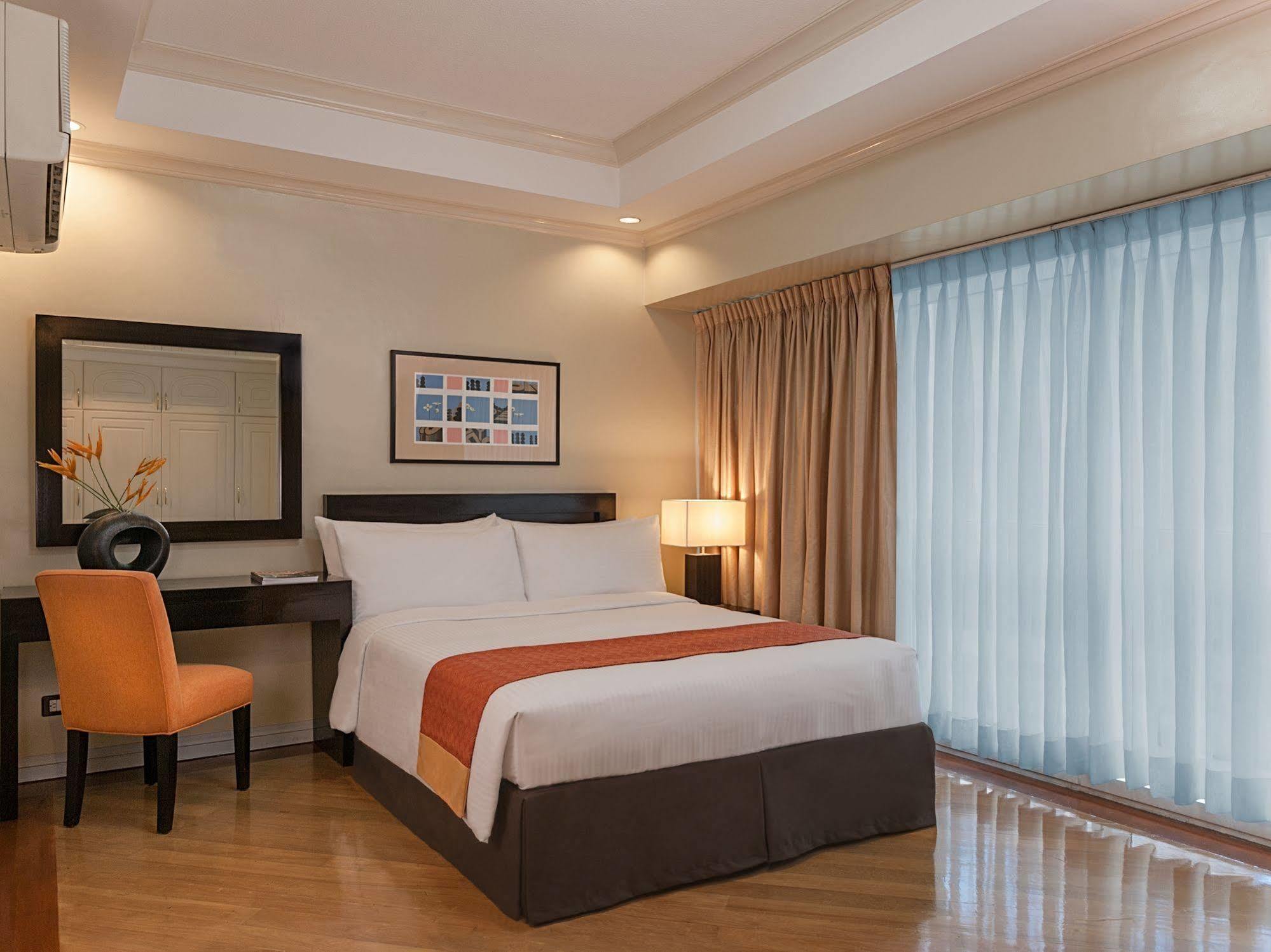 Fraser Place Manila Makati City Exterior foto